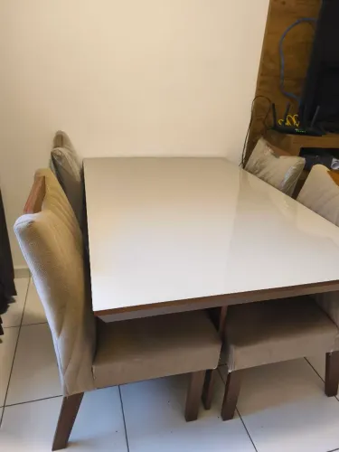 Mesa com 4 cadeiras