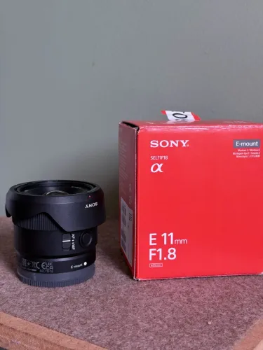 Lente Sony E11mm F1.8