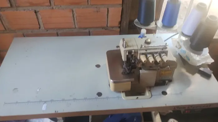 Máquina Overloque 4 fios