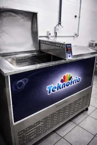 PRODUTORA DE PICOLÉS / GELO SABORIZADO PARA 10 FORMAS.