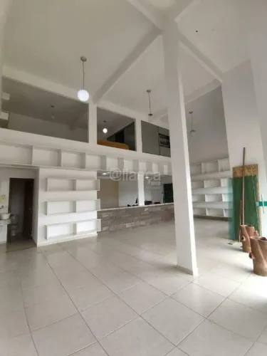 Oportunidade Comercial na Rodovia do Sol Loja de 100m² com Mezanino!