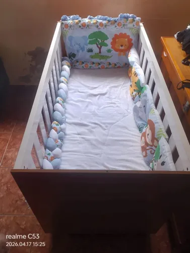 Berço e cadeira de balanço