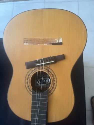 ?Violão Rozini Studio, março/2008, com cavalete descolado/quebrado