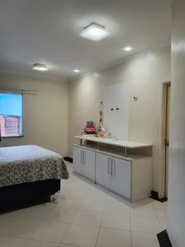 CASA DUPLEX DE ALTO PADRÃO COM ENERGIA SOLAR / PARA FINS COMERCIAIS