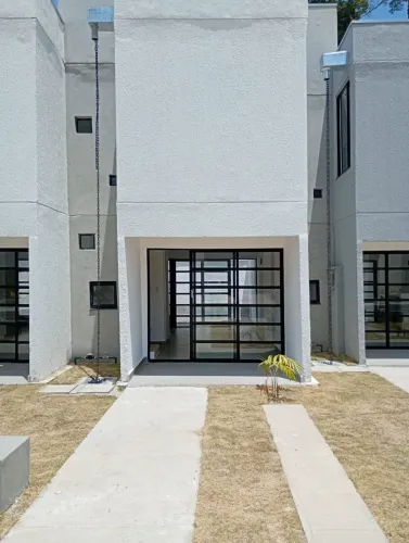 VENDE-SE OU ALUGA-SE CASA NO CONDOMÍNIO VILLA MARIETA - PONTA NEGRA