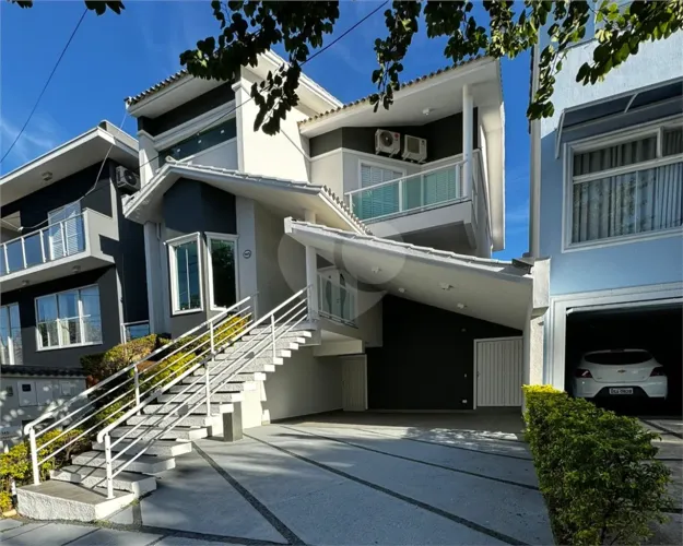 Casa à venda com 3 quartos, sendo 1 suíte, no condomínio Residencial Villa Dos Inglezes, S