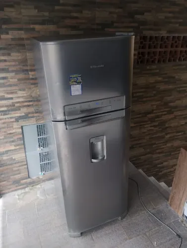 Geladeira Eletrolux 428 litros inox
