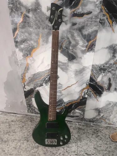 Baixo Michael BM504 (Com defeito) 