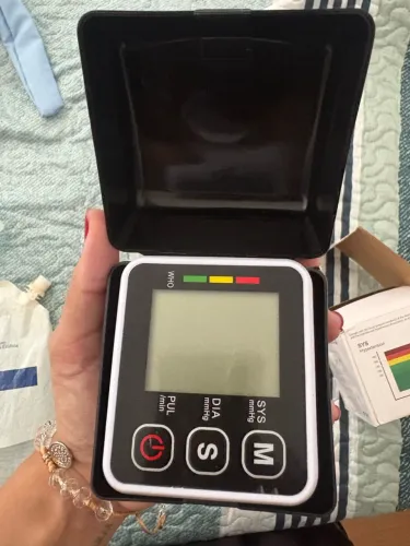 Aparelho medidor de pressão de pulso digital