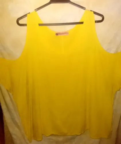 BLUSINHA FEM. N°52. (DOMENICA). Ler descrição...