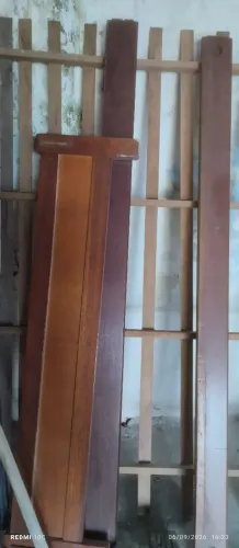 Vendo cama sem a cabeceira de madeira