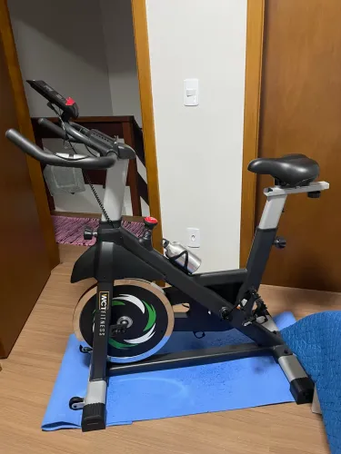Bicicleta ergométrica Spinning 20kg de roda de inercia WCT Fitness