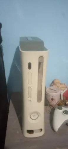 Vendo Xbox 360 console e mais o HD pra gravar jogos 4 controles 2 novos não têm fonte