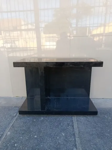 Rack preto de madeira 