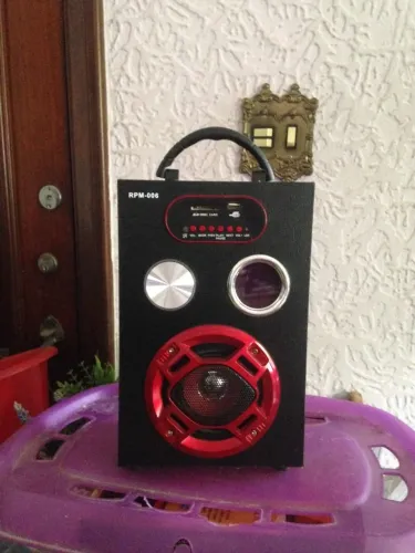 Caixa de Som Portátil RPM-606 USB e Rádio FM