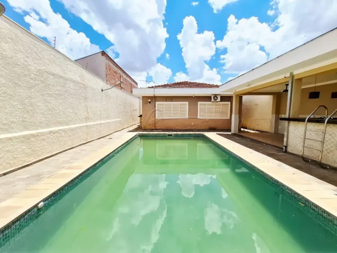 Casa de 307m² com 03 quartos sendo 01 suíte para locação e venda - Presidente Médici