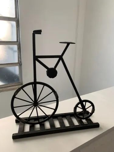Escultura grande bicicleta de ferro