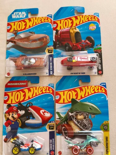 Kit 4 Hot Wheels temáticos 