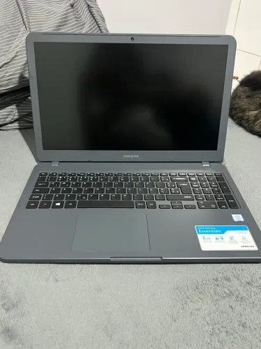 Notebook Samsung Essentials E30