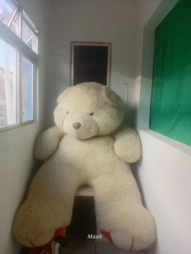 Urso de pelúcia gigante ,tem 2 metros,pesa 60kilos