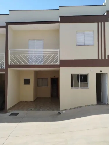 Sobrado c/ 2 dorm. em condomínio fechado. Valor é do pacote aluguel, condomínio e iptu.