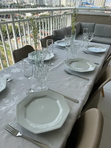 Mesa com aparador