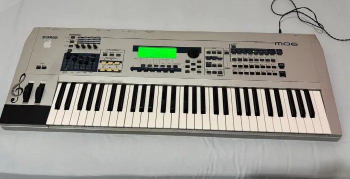 Yamaha Mo6 mini Motif ES