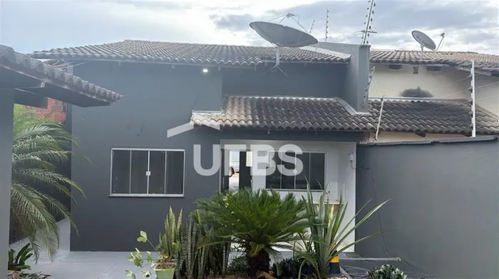 Casa à Venda 2/4 com piscina - Setor Santa Bárbara, Taquaralto