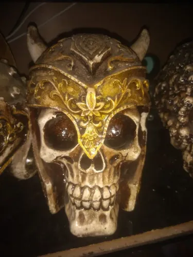 Réplicas de crânio medieval para decoração