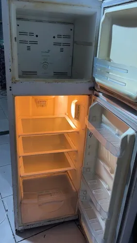 Geladeira C defeito