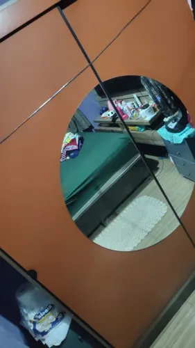 Vendo um guarda-roupa, desapegando