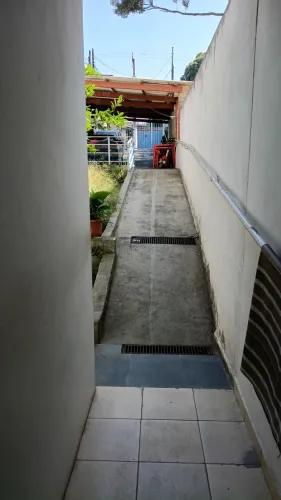 Casa com outras no quintal 