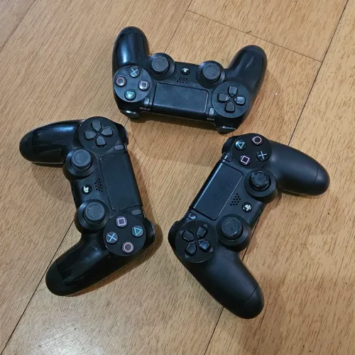 Kit 3 Controles PS4 (2 Originais + 1 Paralelo) Para Manutenção / Peças