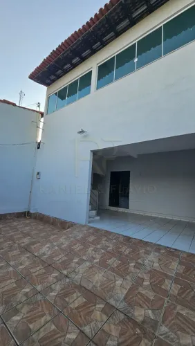 Casa Duplex à venda no bairro Bela Vista, Zona Sul. A poucos minutos do Atacadão
