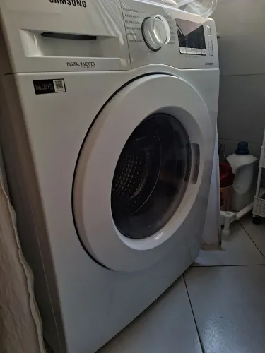 Samsung Lava e Seca EcoBubble 11kg/7kg ? com detalhe no sensor/trava da porta