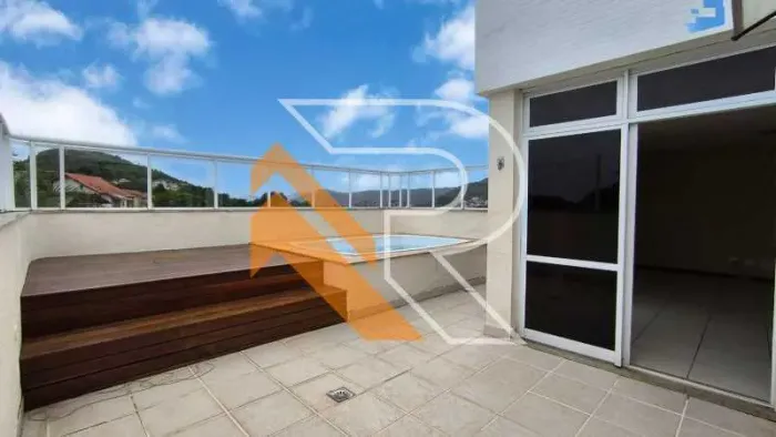 À venda cobertura linear com 03 quartos em Itaipu, Região Oceânica de Niterói - RJ