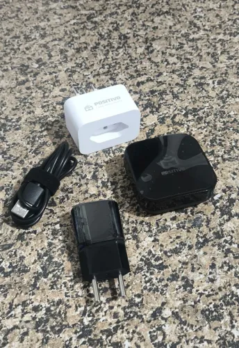 Kit casa inteligente: Controle Universal Positivo + Smart Plug