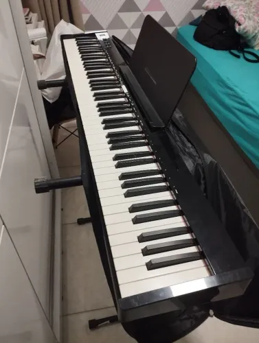 Piano digital 88 teclas