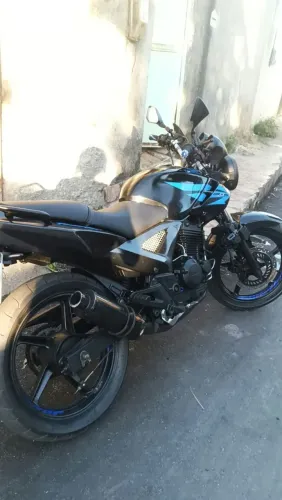 Moto muito boa canela tá vanzando painel desligado, as outras coisas foi tudo trocado.