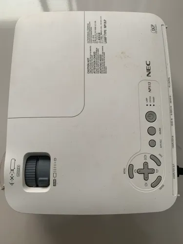 Projetor NEC NP115 - 2500 Lumens | Perfeito para Apresentações e Au