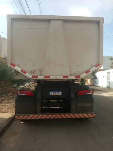 Carreta basculante caçamba