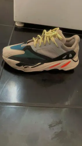Tênis Adidas 700 