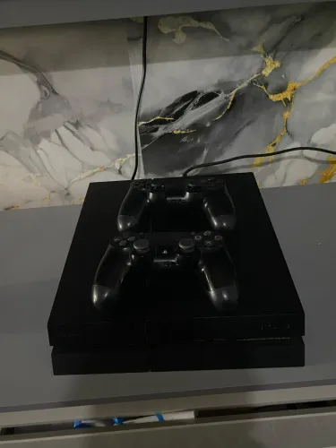 Vendo ps4 fat 500gb com dois controles