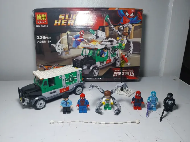 Lego Bela 10239 Spiderman ataque ao carro forte + figures extras 