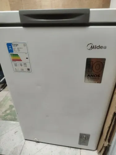 Vendo freezer Midea 100 l pouco tempo de uso. Apenas marcas de uso