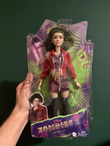 Boneca Eliza Zambie Zombies 2 Disney