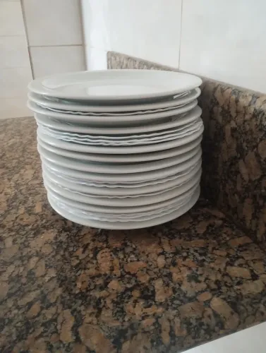 Pratos de louça 