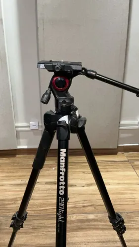 Tripé Manfrotto 290 light + Cabeça Hidráulica