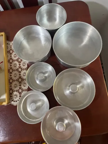 Jogo de formas em alumínio de bolo e pudim.