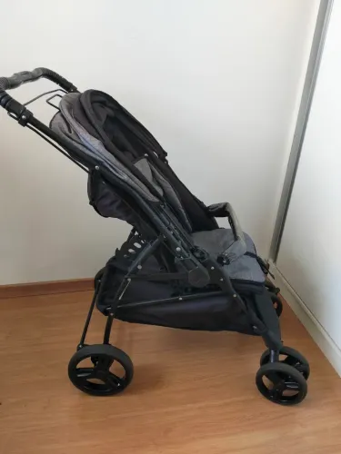 Vendo Carrinho de Bebê Galzerano usado